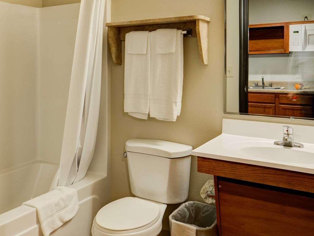Woodspring Suites Ankeny Des Moines Room photo