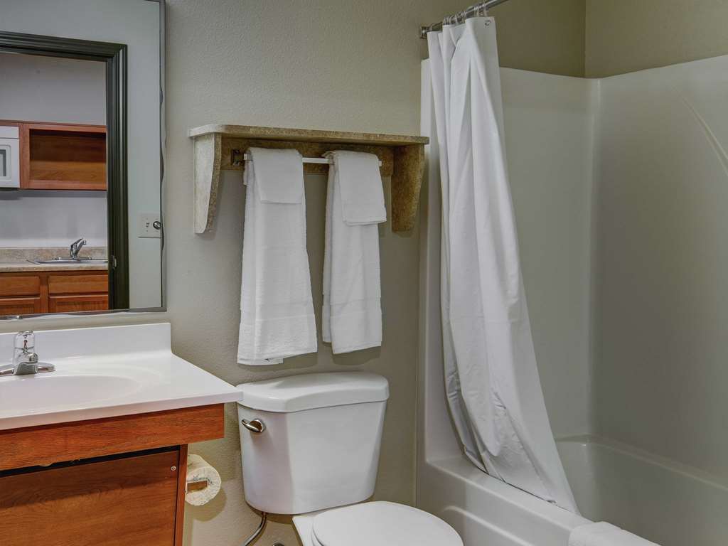 Woodspring Suites Ankeny Des Moines Room photo